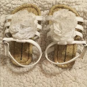 Very Cute WHITE FLOWER Velcro Toddler Sandals size